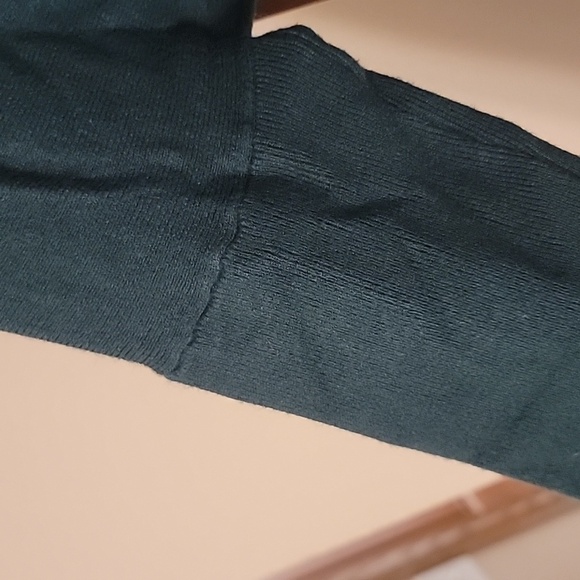 Green turtleneck - Picture 3 of 5